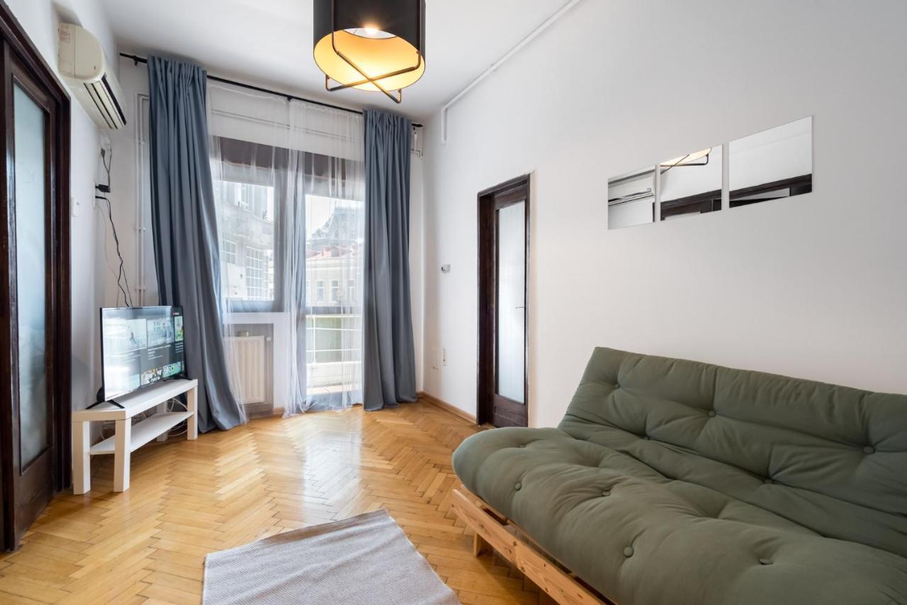 Apartment Sleek Comfort - A Blend Of Style And Convenience
