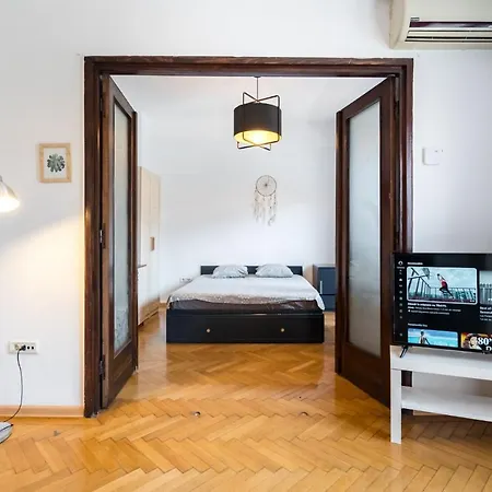 Sleek Comfort - A Blend Of Style And Convenience Bucharest Exterior photo