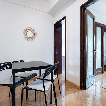 Sleek Comfort - A Blend Of Style And Convenience Bucharest Exterior photo
