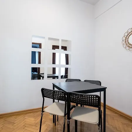 Sleek Comfort - A Blend Of Style And Convenience Bucharest Exterior photo